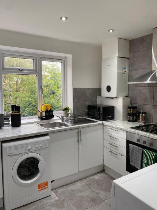 Luxury 2 Bedroom Apartment, Parking, Few Minutes Walk From Wembley Stadium Λονδίνο Εξωτερικό φωτογραφία